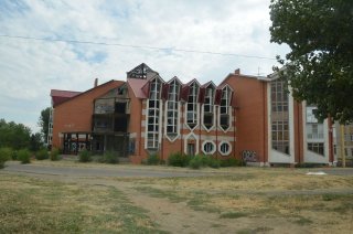 Дворец упадка.