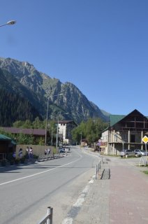 Домбай. Главная улица.