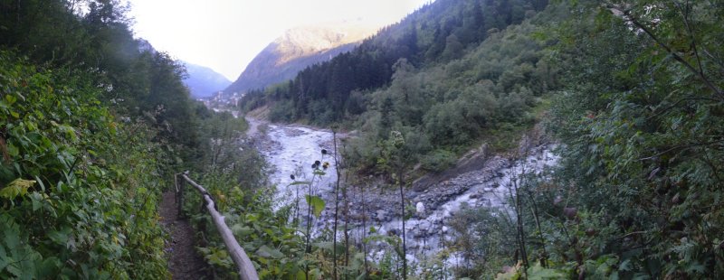 Панорама реки Аманауз от первых водопадов.