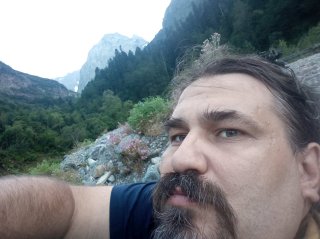 Uhodigger на берегу.