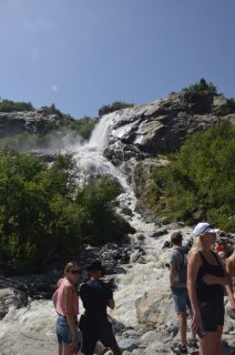 Люди на площадке.