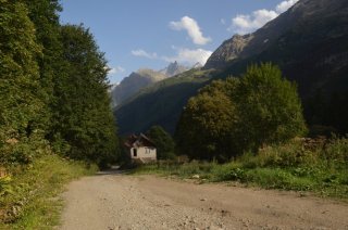 Альплагерь Алибек. Дорога в посёлок.