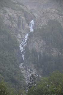 Водопад на склоне.