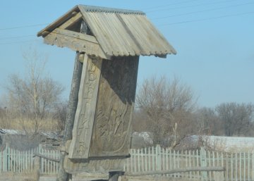 Лещёв. Стенд с резьбой по дереву.