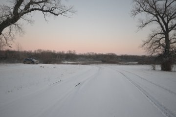 Машина в поле.