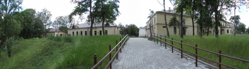 Выход из сквера в бывший гарнизон погранотряда.
