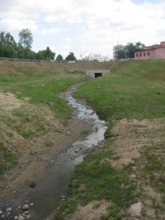 Портал улицы 17 Сентября и ручей.