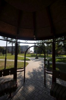 Беседка в сквере.