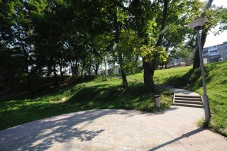 Лесенка в сквере.