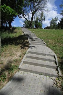 Лесенка в сквере.
