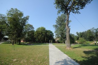 Дорожки в сквере.