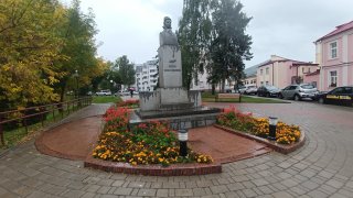 Памятник поэтессе Элизе Ожешко.
