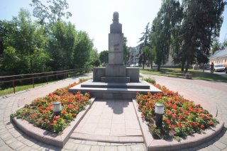 Памятник Элизе Ожешко.