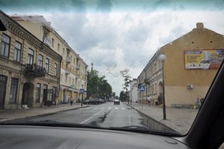 По улице Ожешко.