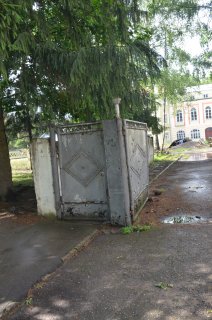 Ворота перед дворцом Четвертинских.