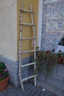 Декор перед домом 33.