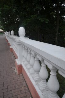 Парапет моста через реку Городничанку.