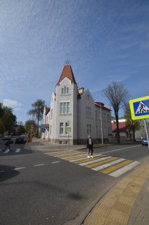 Переход у дома врача.