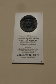 Памятная доска Чеславу Неману.