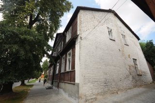 Угол дома №18.
